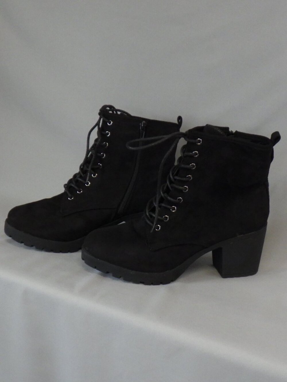 Zigisoho Kourtlan Black Suede Lace Up Ankle Booties S31